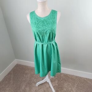YA Women’s Green Sleeveless Tie Waist Embroidered Scoop Neck Dress Size Medium
